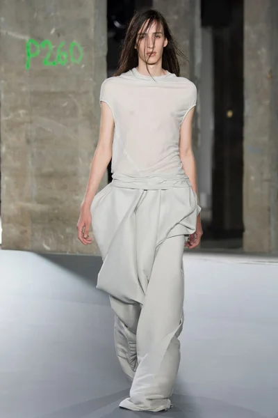 Look 3